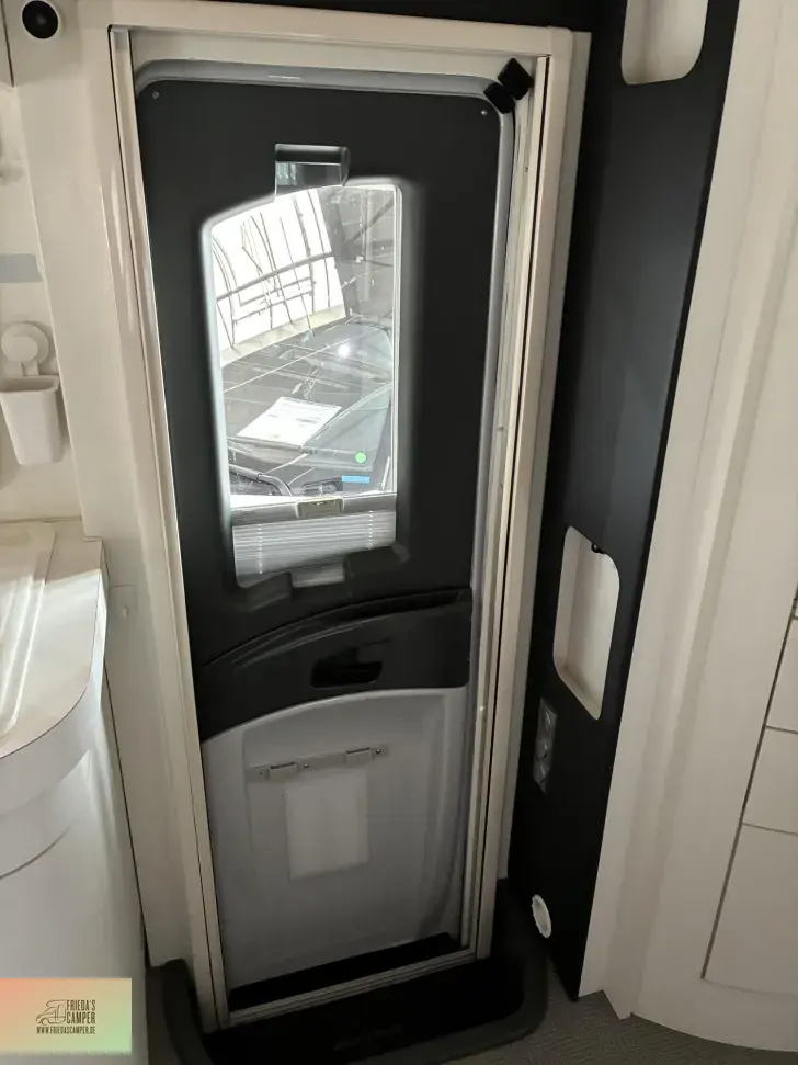 Fahrzeugbild Wingamm Oasi 610 GL Carbon, Solar, Thitronik, Aquatec #8