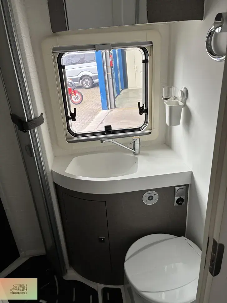 Fahrzeugbild Wingamm Oasi 610 GL Carbon, Solar, Thitronik, Aquatec #11