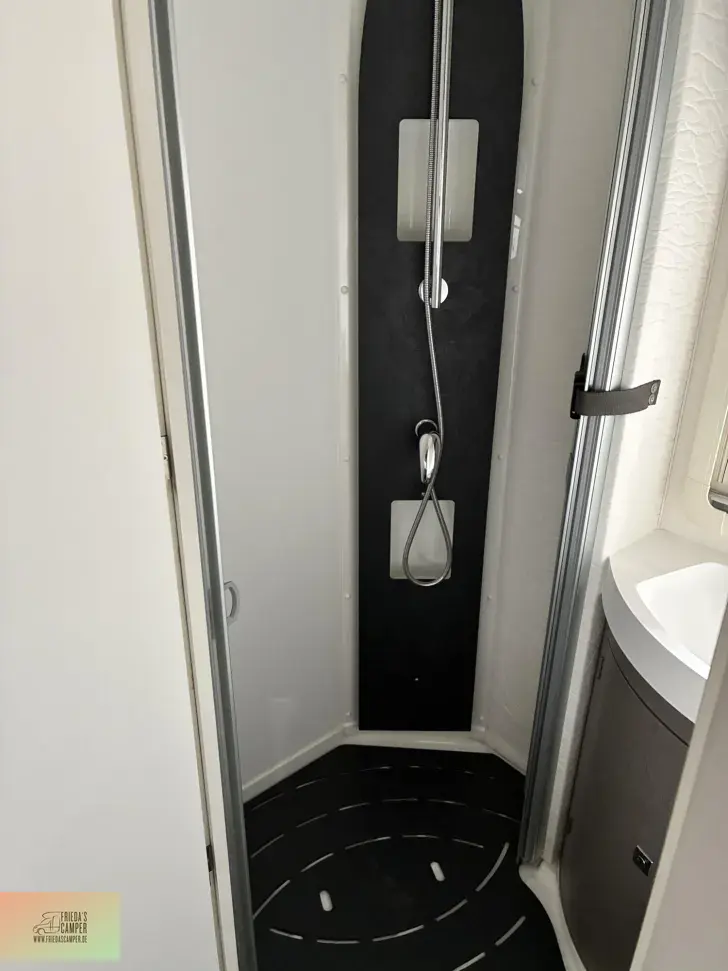 Fahrzeugbild Wingamm Oasi 610 GL Carbon, Solar, Thitronik, Aquatec #12