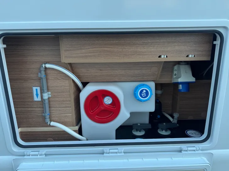 Fahrzeugbild Weinsberg CaraCompact EDITION PEPPER 640 MEG Automatikgetriebe, Markise #21