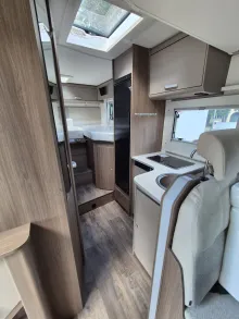 Fahrzeugbild Carado T328  *Bettumbau*Hubbett*Automatik* #10