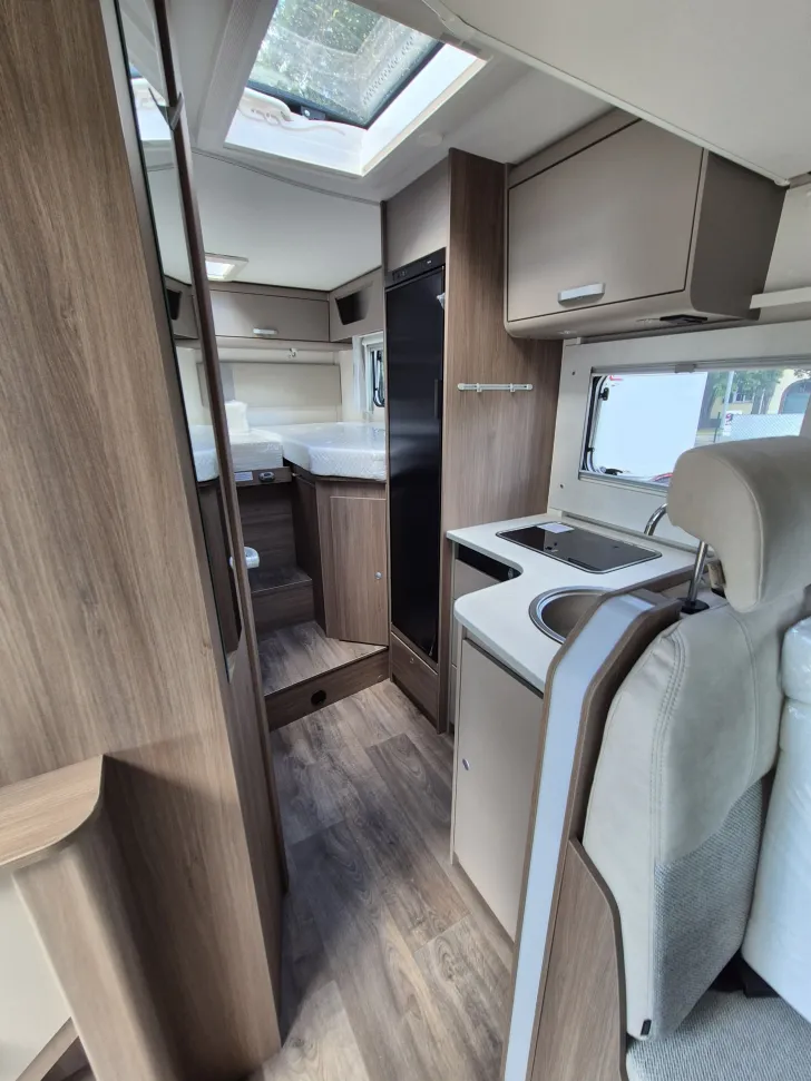 Fahrzeugbild Carado T328  *Bettumbau*Hubbett*Automatik* #10