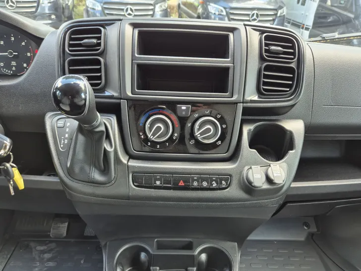 Fahrzeugbild Carado T328  *Bettumbau*Hubbett*Automatik* #13