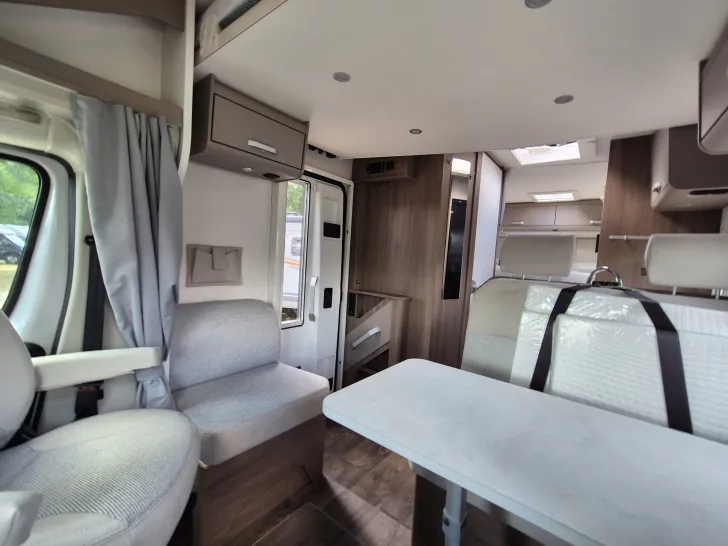 Fahrzeugbild Carado T328  *Bettumbau*Hubbett*Automatik* #16