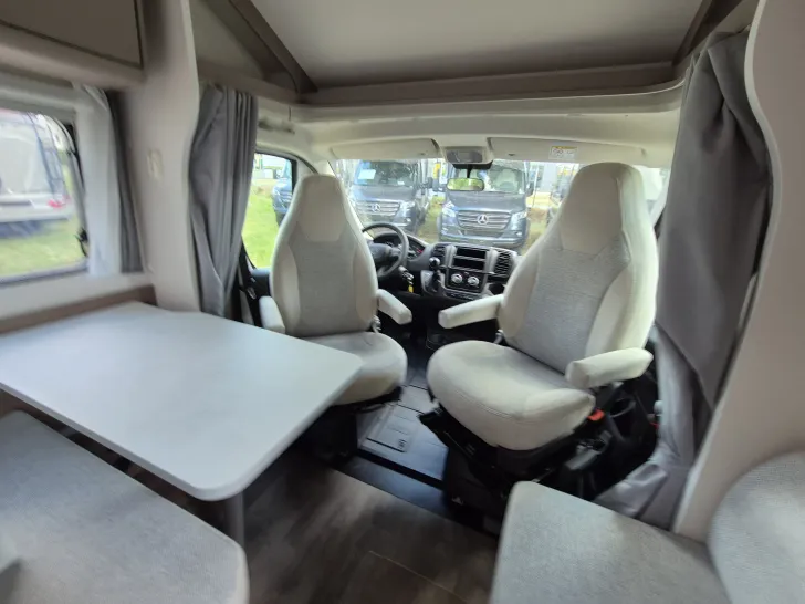 Fahrzeugbild Carado T328  *Bettumbau*Hubbett*Automatik* #17