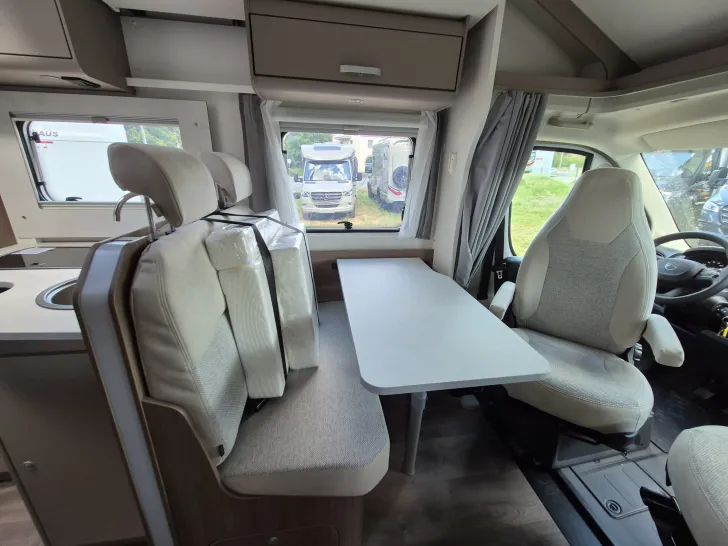 Fahrzeugbild Carado T328  *Bettumbau*Hubbett*Automatik* #18