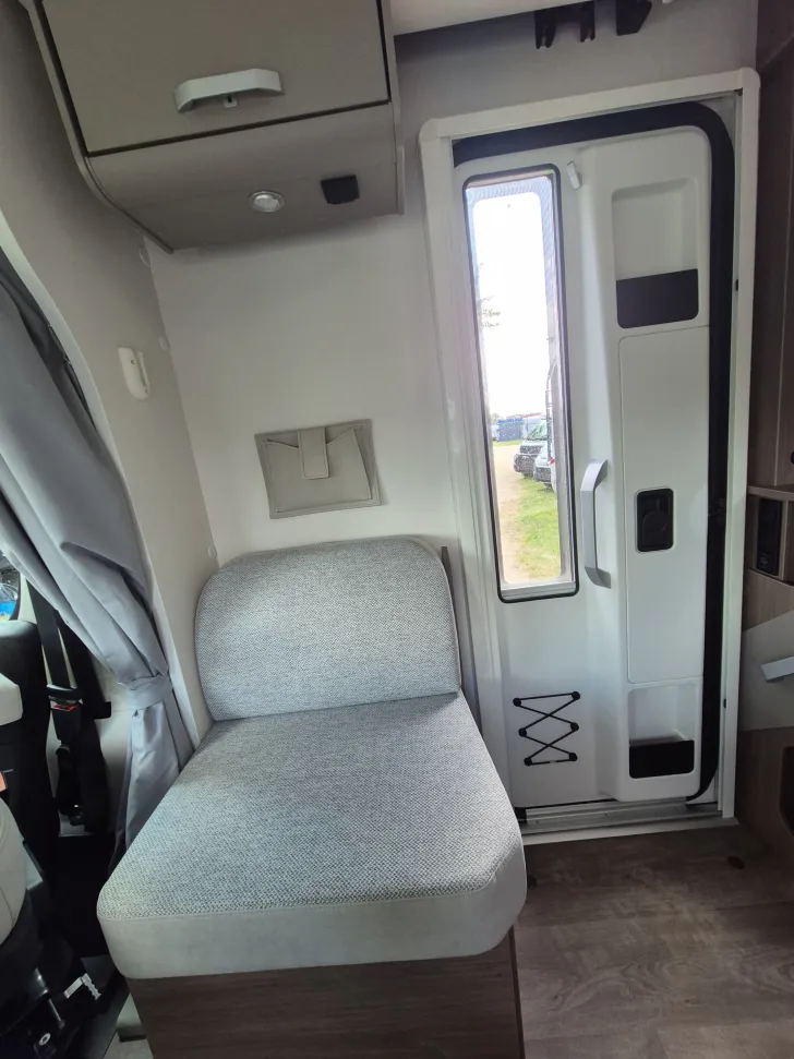 Fahrzeugbild Carado T328  *Bettumbau*Hubbett*Automatik* #19