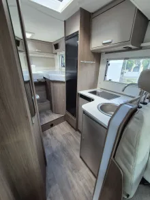 Fahrzeugbild Carado T328  *Bettumbau*Hubbett*Automatik* #20