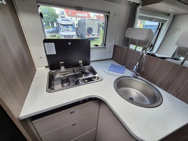 Fahrzeugbild Carado T328  *Bettumbau*Hubbett*Automatik* #21