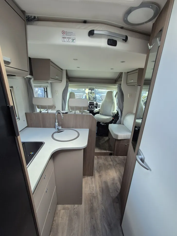 Fahrzeugbild Carado T328  *Bettumbau*Hubbett*Automatik* #31