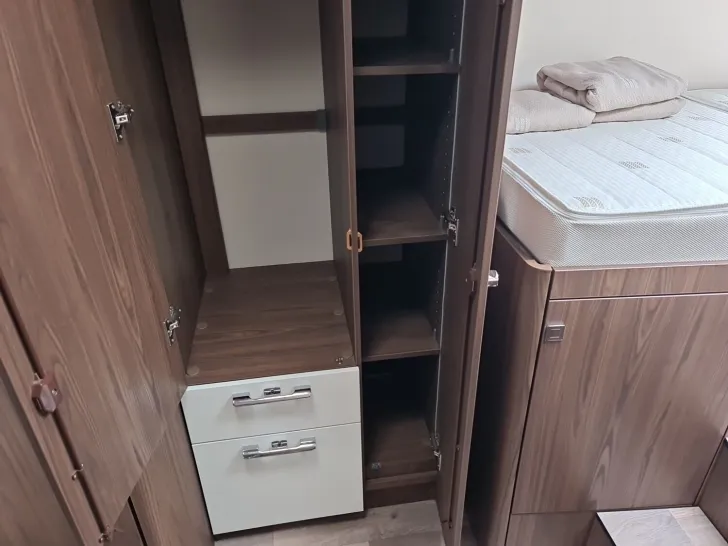 Fahrzeugbild Hymer B-Klasse ML I 880 el.Hubstützen,Leder,Autarkie #18