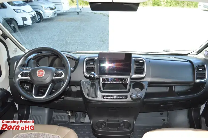 Fahrzeugbild Malibu Van First Class - Two Rooms 640 LE RB #16