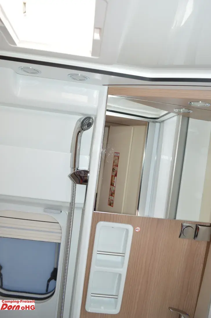 Fahrzeugbild Malibu Van First Class - Two Rooms 640 LE RB #20
