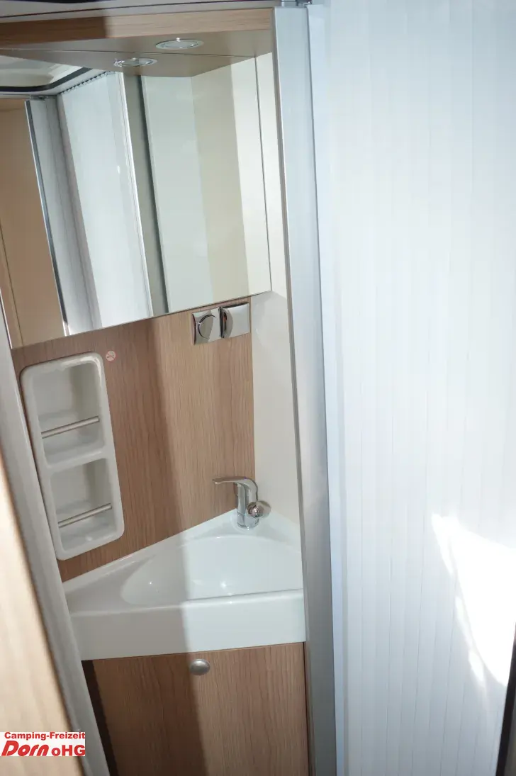 Fahrzeugbild Malibu Van First Class - Two Rooms 640 LE RB #21
