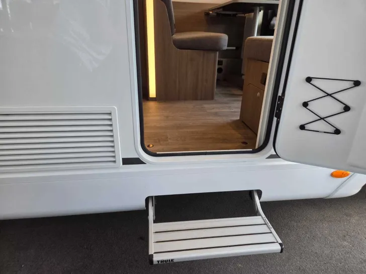 Fahrzeugbild Carado T 449 ED+NSW+Hubbett+gr. Kühlschrank #8