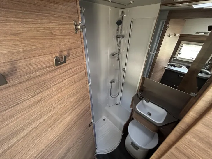 Fahrzeugbild Weinsberg CaraCompact MB EDITION PEPPER 640 MEG #16