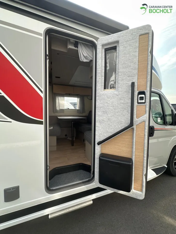 Fahrzeugbild Bürstner Campeo TD 676 Etagenbetten / AHK / WIFI #8