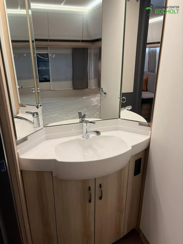 Fahrzeugbild Hobby De Luxe 460 UFe InterCaravaning Sondermodell #10