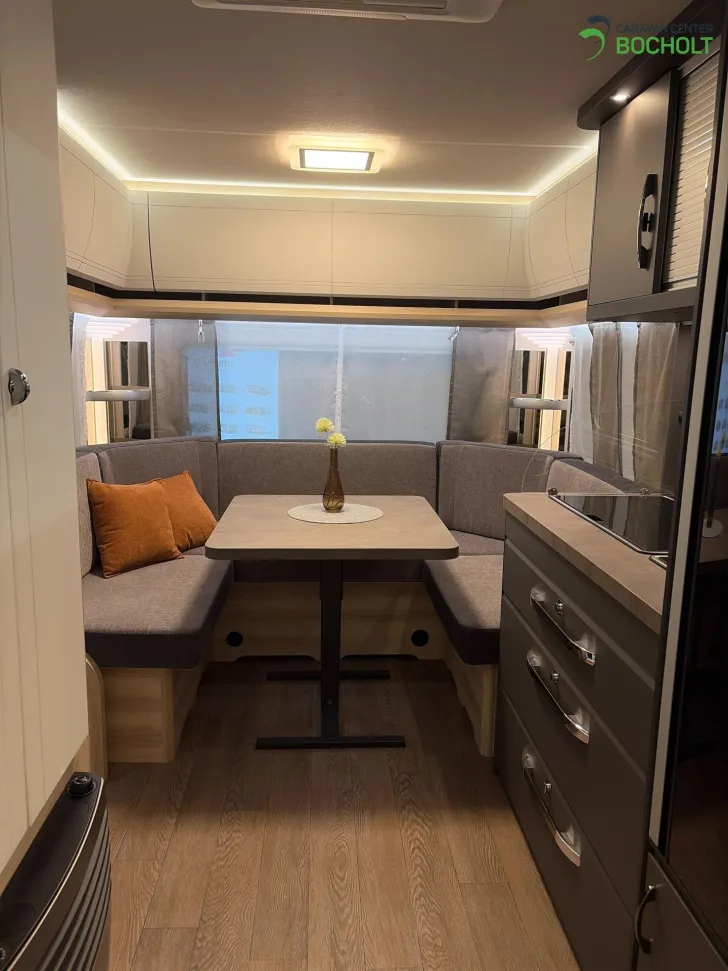 Fahrzeugbild Hobby De Luxe 460 UFe InterCaravaning Sondermodell #12