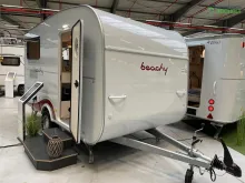 Fahrzeugbild Hobby Beachy 420+ 1200 kg / E-Heizung / Toilettenraum #1