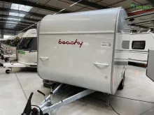 Fahrzeugbild Hobby Beachy 420+ 1200 kg / E-Heizung / Toilettenraum #5
