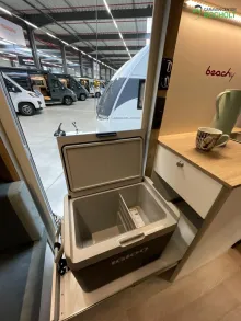 Fahrzeugbild Hobby Beachy 420+ 1200 kg / E-Heizung / Toilettenraum #9