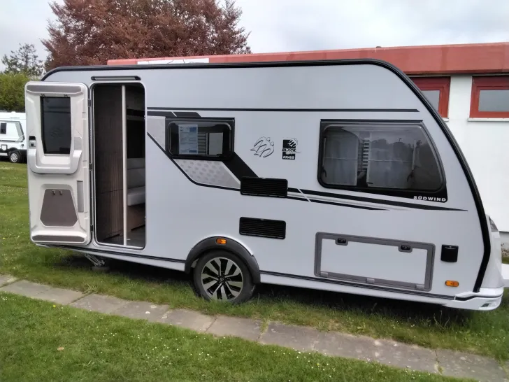 Fahrzeugbild Knaus Südwind 420 QD Black Selection Modell 2026 #11