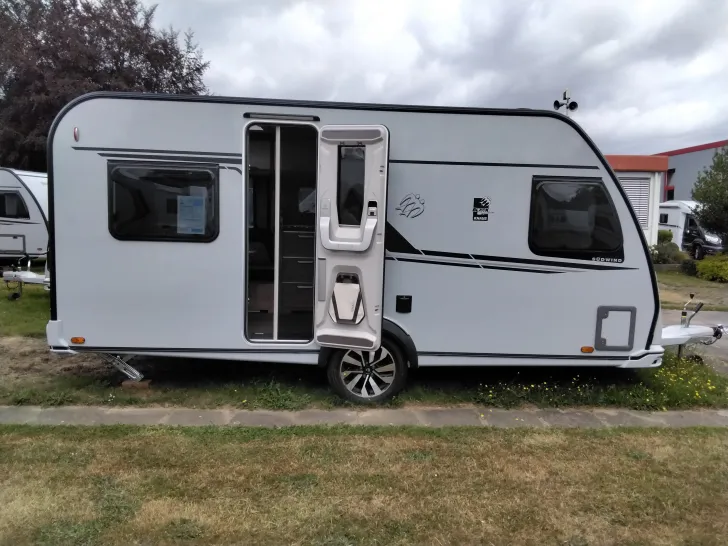 Fahrzeugbild Knaus Südwind 450 FU Black Selection Modell 2026 #12