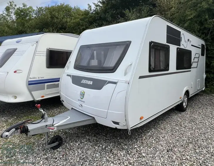 Fahrzeugbild Hymer Eriba Eriba Living 525 Idealer Familienwagen #1