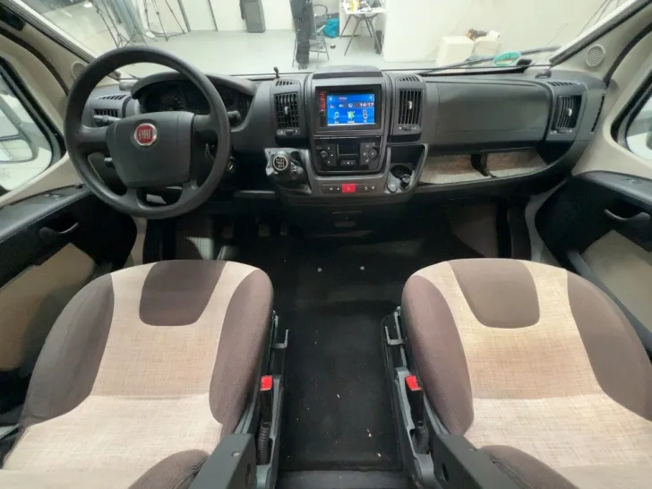 Fahrzeugbild Dethleffs Trend T 6717/Einzelbetten/Hubbett/Heckgarage/TOP #7