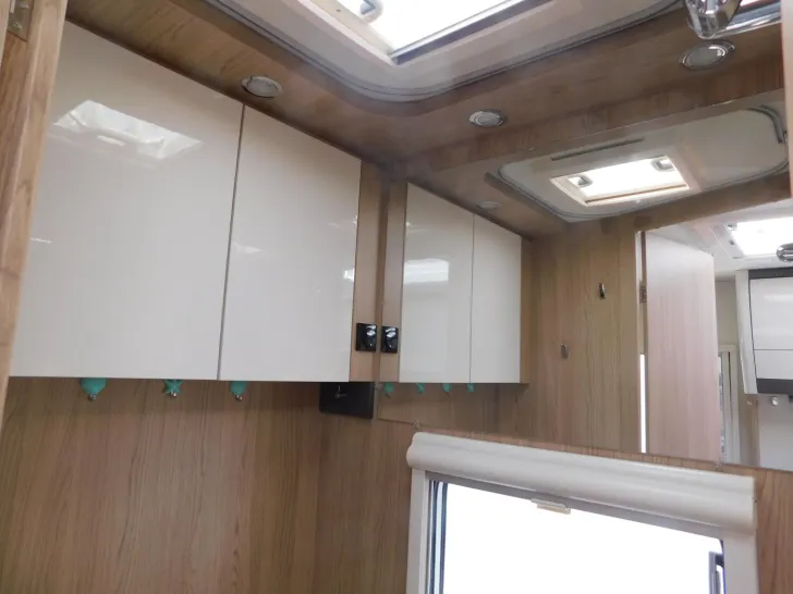 Fahrzeugbild Bürstner Averso Plus 520 TL Mover, Sackmarkise #15