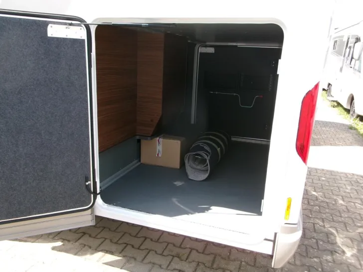 Fahrzeugbild Carthago chic c-line I 4.9 LE L Mercedes #3