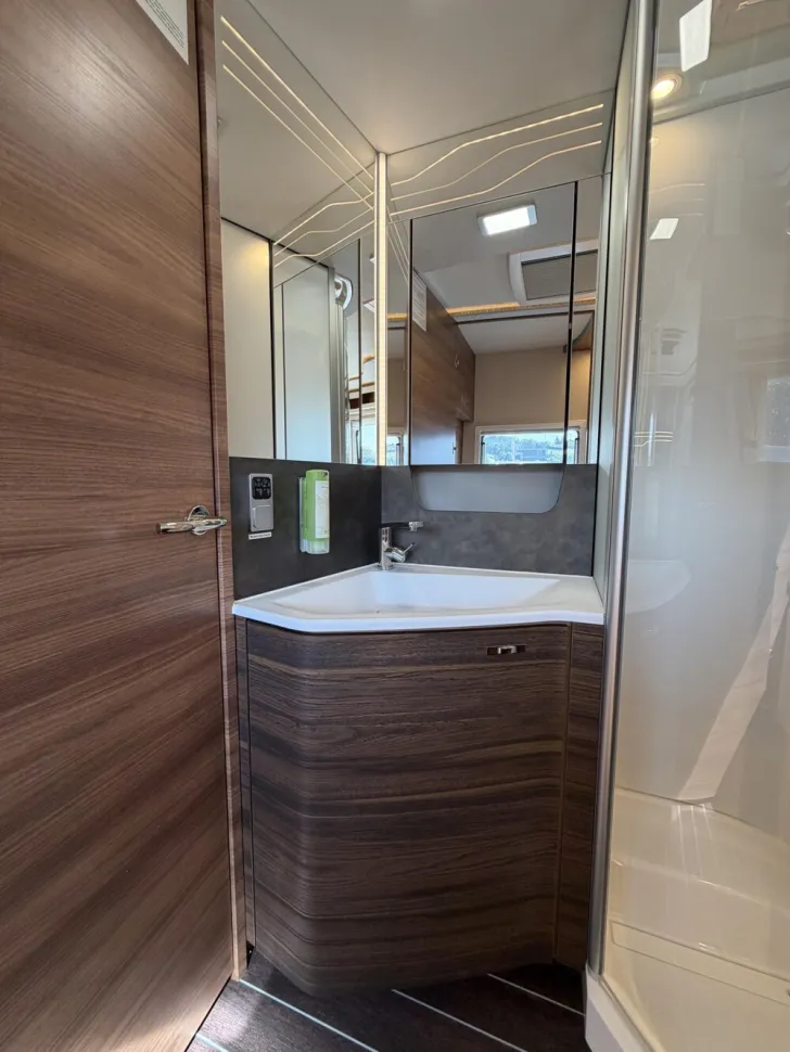 Fahrzeugbild Knaus Sun i 900 LEG #23