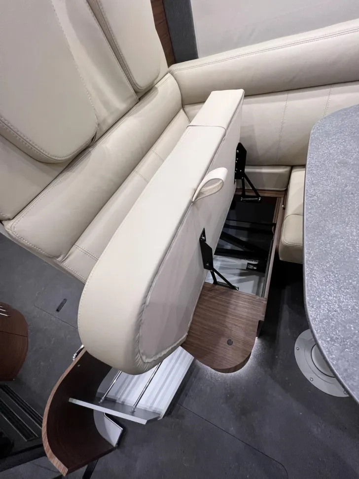 Fahrzeugbild Carthago chic c-line I 4.9 LE L Mercedes (358) #41