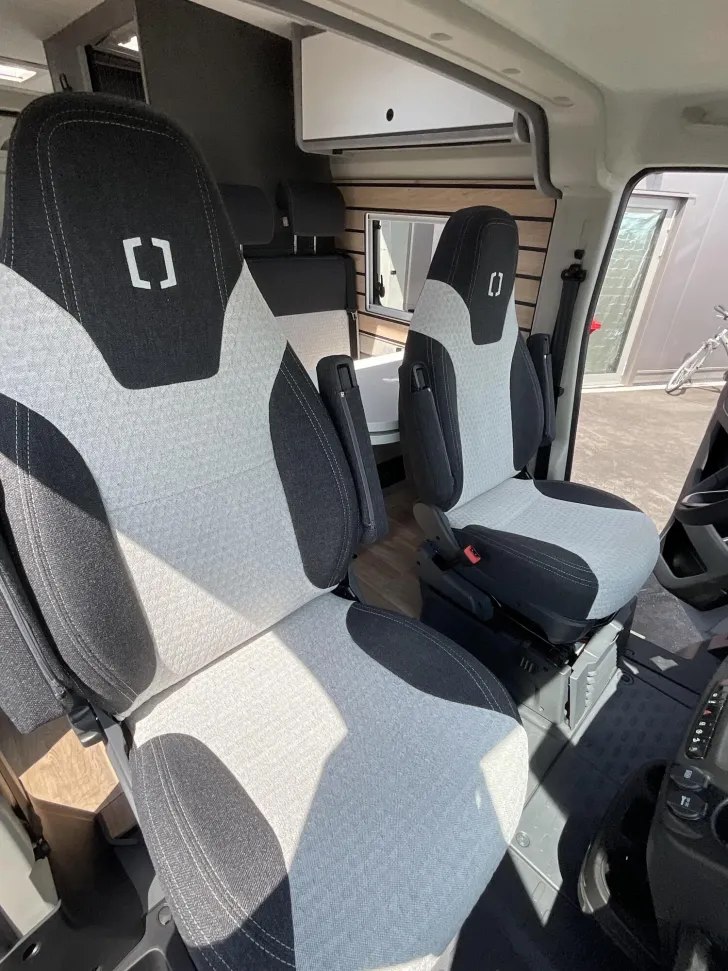 Fahrzeugbild Crosscamp ELMNT 6.0 DS Peugeot 6m Schwenkbad #9