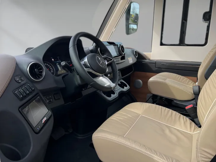 Fahrzeugbild Carthago chic e-line I 51 QB DA Mercedes (221) #9
