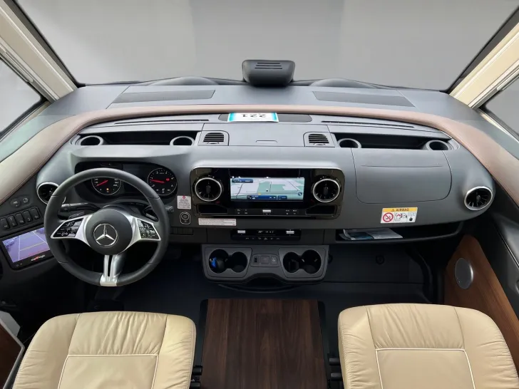 Fahrzeugbild Carthago chic e-line I 51 QB DA Mercedes (221) #12