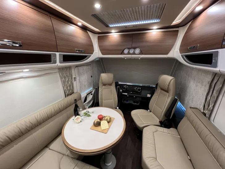 Fahrzeugbild Carthago chic e-line I 51 QB DA Mercedes (221) #13