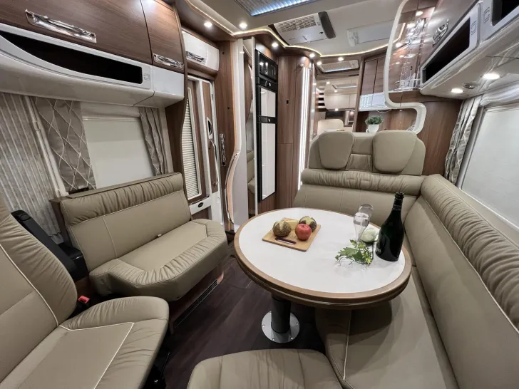 Fahrzeugbild Carthago chic e-line I 51 QB DA Mercedes (221) #15