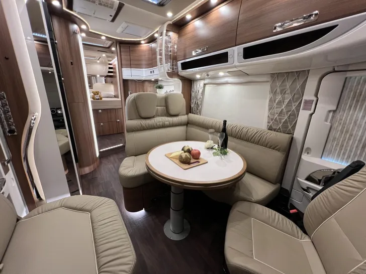 Fahrzeugbild Carthago chic e-line I 51 QB DA Mercedes (221) #17