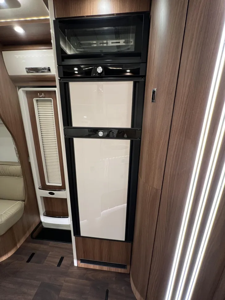 Fahrzeugbild Carthago chic e-line I 51 QB DA Mercedes (221) #22