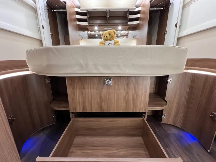 Fahrzeugbild Carthago chic e-line I 51 QB DA Mercedes (221) #27