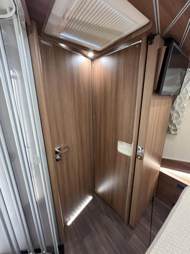 Fahrzeugbild Carthago chic e-line I 51 QB DA Mercedes (221) #32