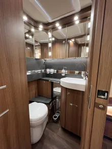 Fahrzeugbild Carthago chic e-line I 51 QB DA Mercedes (221) #33