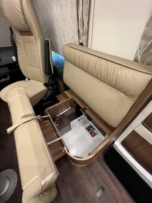 Fahrzeugbild Carthago chic e-line I 51 QB DA Mercedes (221) #35