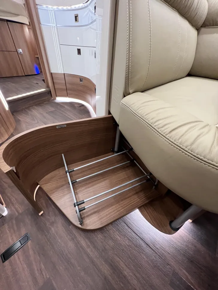 Fahrzeugbild Carthago chic e-line I 51 QB DA Mercedes (221) #37