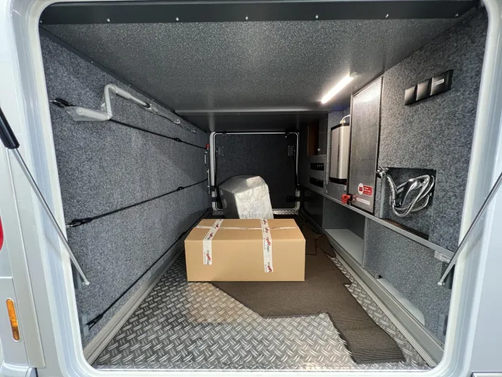 Fahrzeugbild Carthago chic e-line I 51 QB DA Mercedes (221) #40