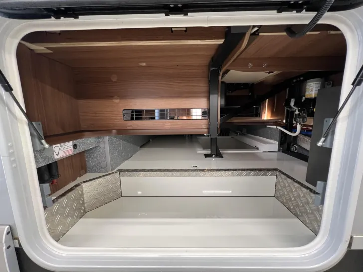 Fahrzeugbild Carthago chic e-line I 51 QB DA Mercedes (221) #42