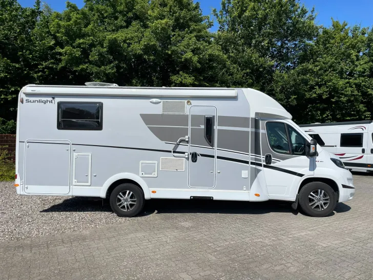 Fahrzeugbild Sunlight T68 #2