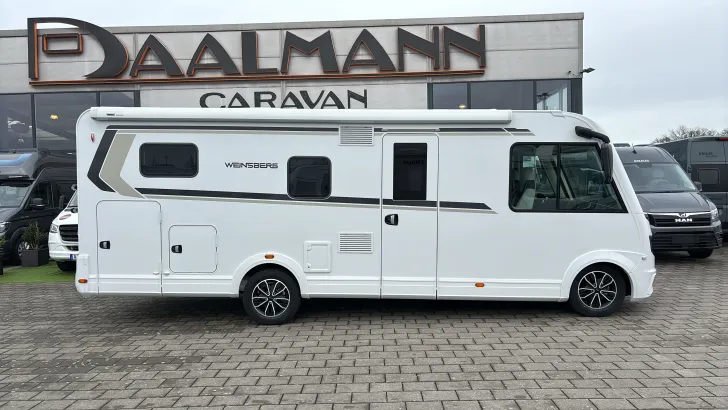 Seitlich Weinsberg CaraCore 700 MEG 5 Personen 180PS Autom. 4 to.